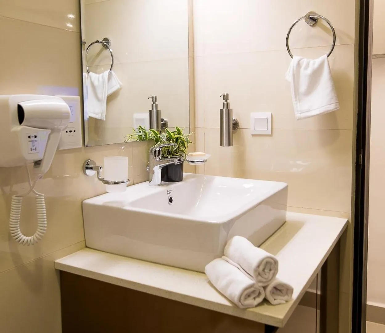 Apartament Sea Breeze Heaven Residencies By Cocotech Negombo 0*,  Sri Lanka